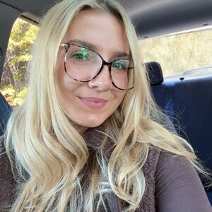 Meet your Posher, Léa